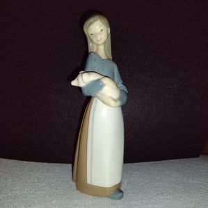 LLADRO Girl with Piglet